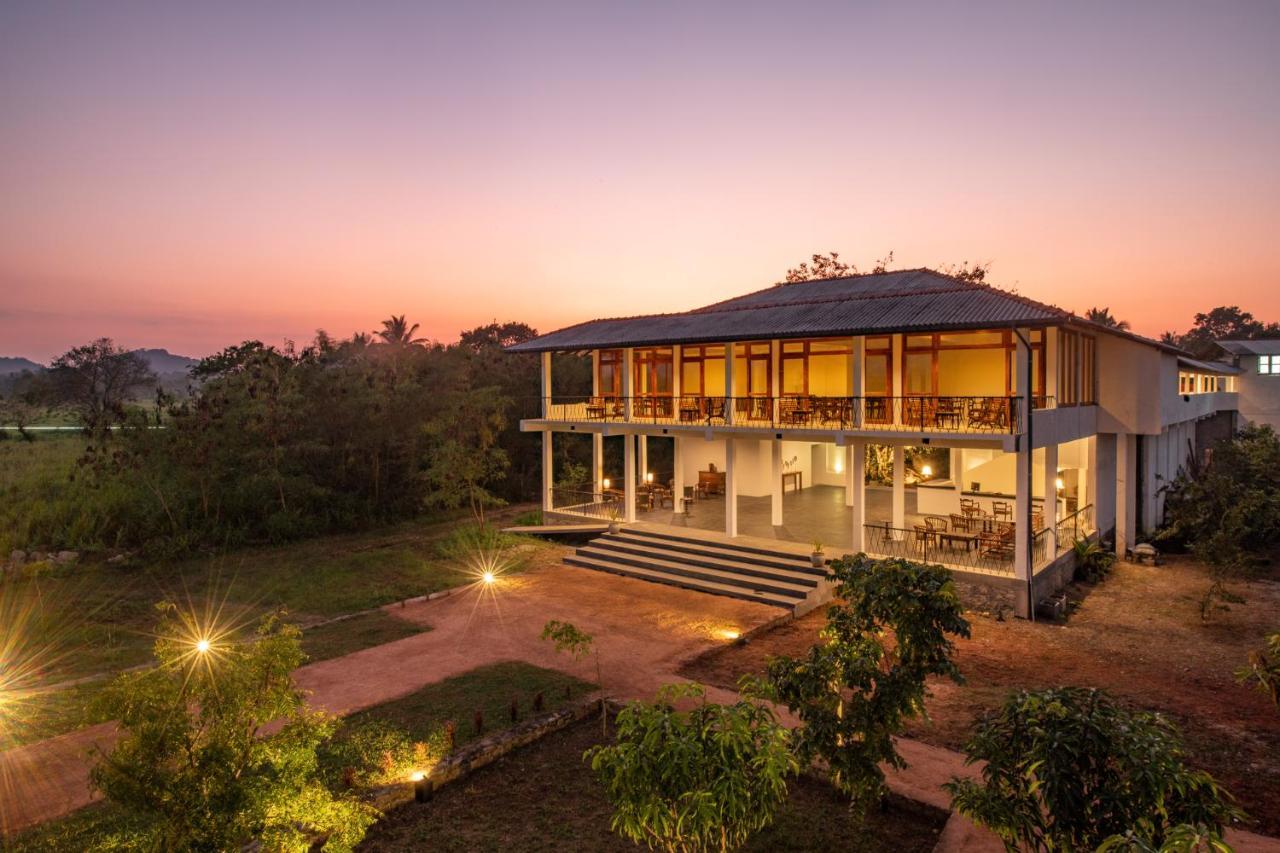 Ceylon Breeze Sigiriya Hotel ภายนอก รูปภาพ