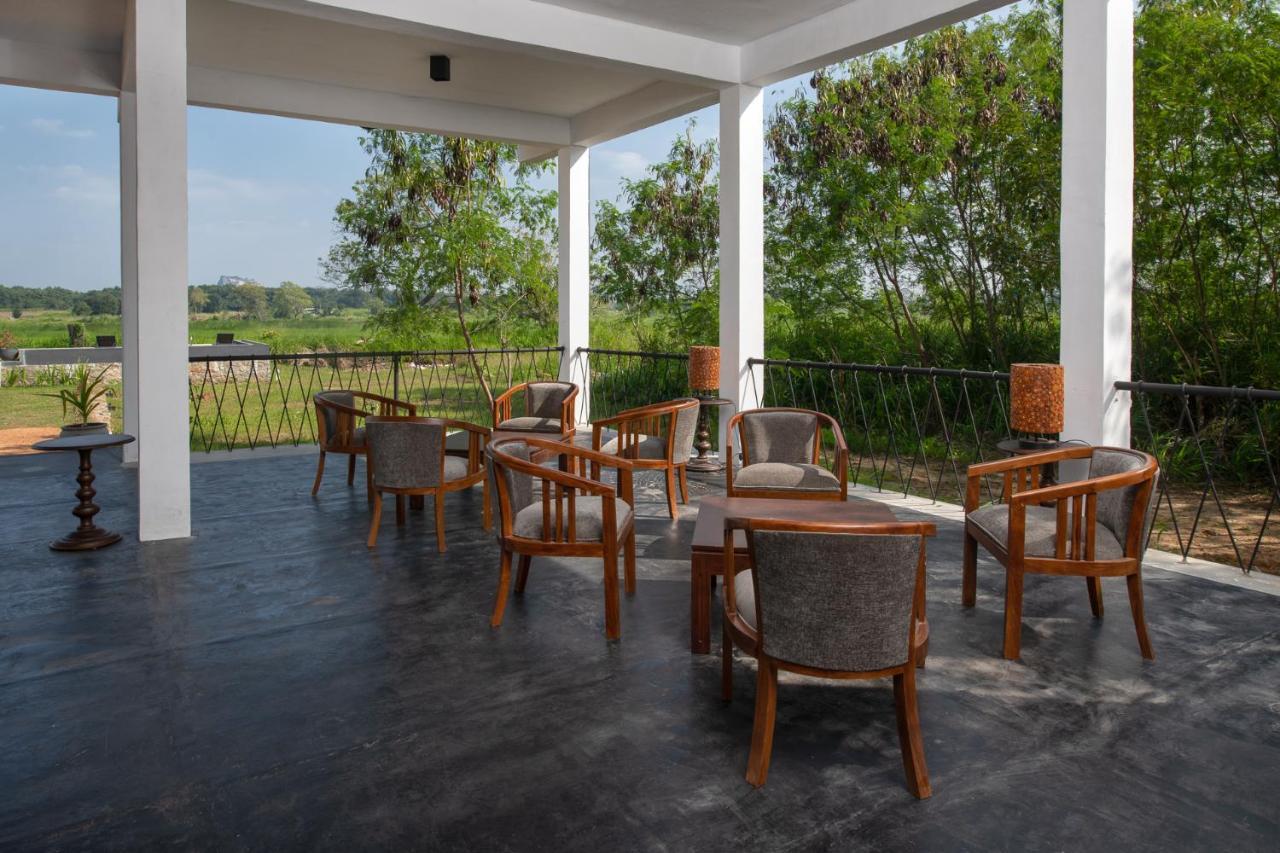 Ceylon Breeze Sigiriya Hotel ภายนอก รูปภาพ