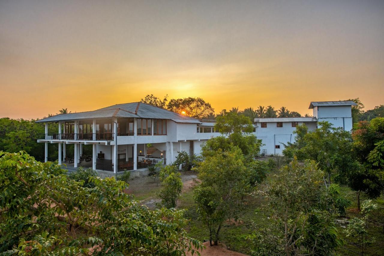 Ceylon Breeze Sigiriya Hotel ภายนอก รูปภาพ