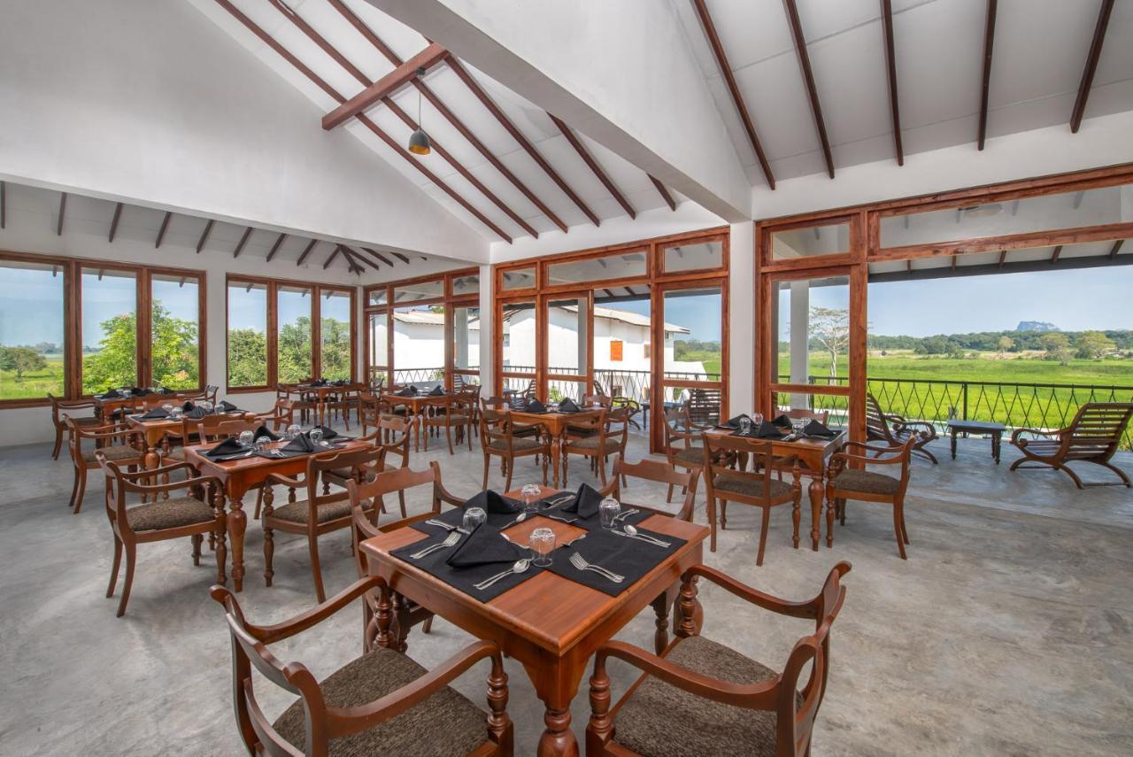 Ceylon Breeze Sigiriya Hotel ภายนอก รูปภาพ