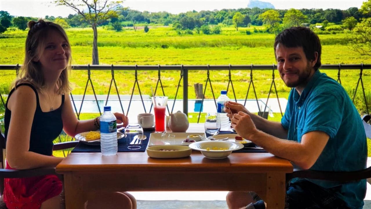 Ceylon Breeze Sigiriya Hotel ภายนอก รูปภาพ